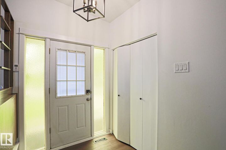 Property Photo:  10 Murray Crescent  AB T8N 2E6 
