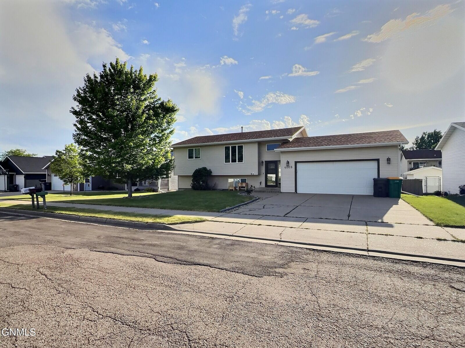 Property Photo: 4009 36th Avenue NW ND 58554