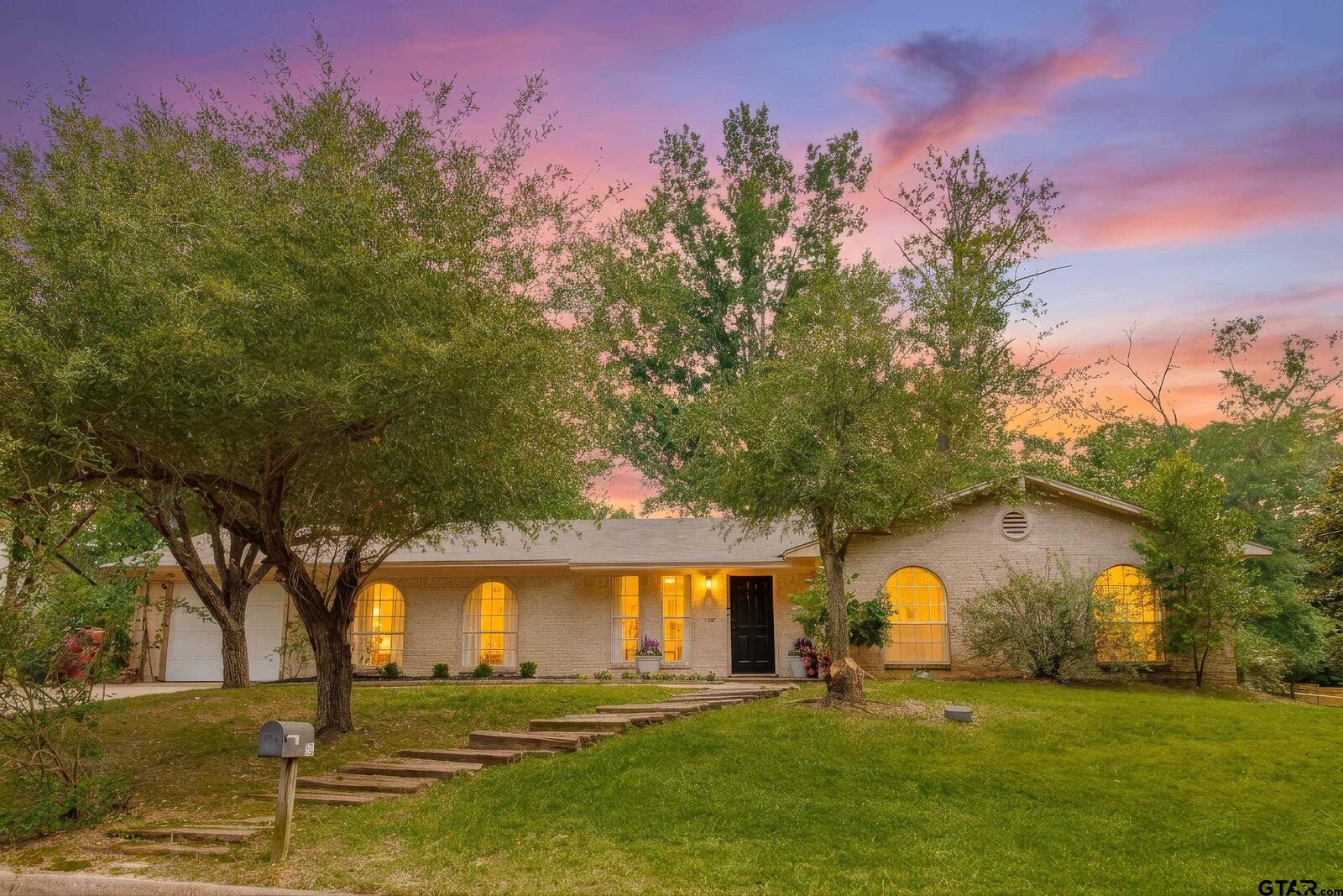 Property Photo:  855 Avenue A  TX 75103 