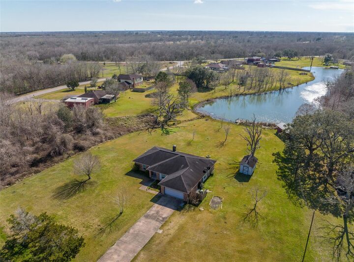 Property Photo: 140 Lakewood Drive TX 77515