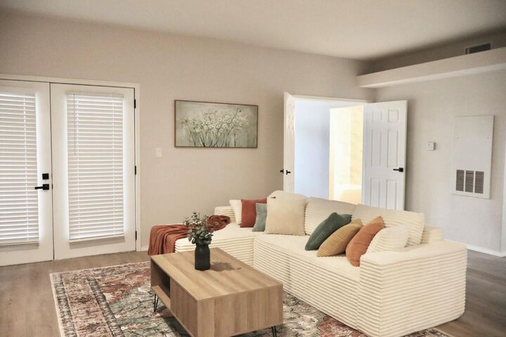 Property Photo: 4900 Floyd Street 10 TX 77007