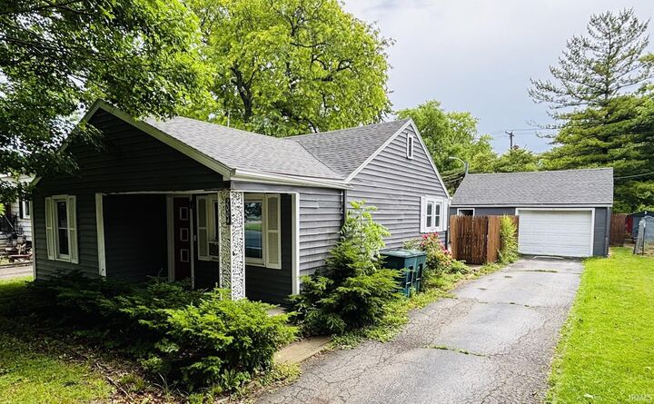 Property Photo:  2004 N Milton Street  IN 47303-5339 