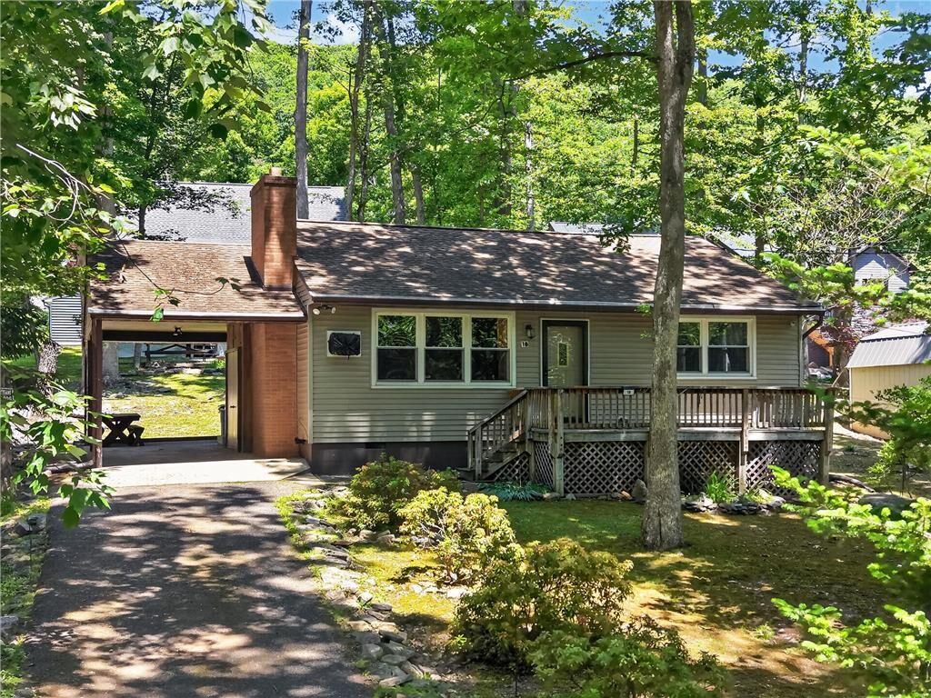 Property Photo:  18 White Oak Road  PA 18240 