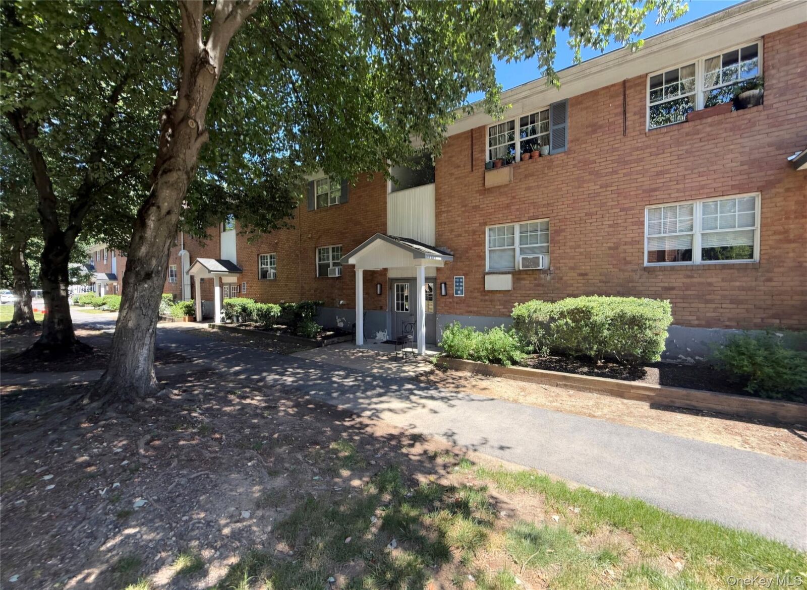 Property Photo:  1003 Barclay Manor 10C  NY 12550 