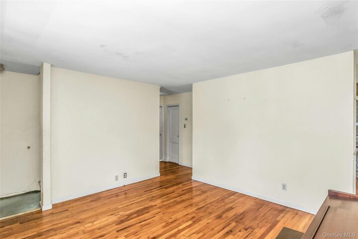 Property Photo:  735 Muncey Road  NY 11795 