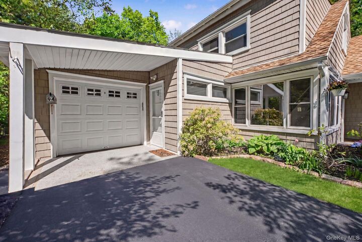 Property Photo:  94 E East Way  NY 10549 