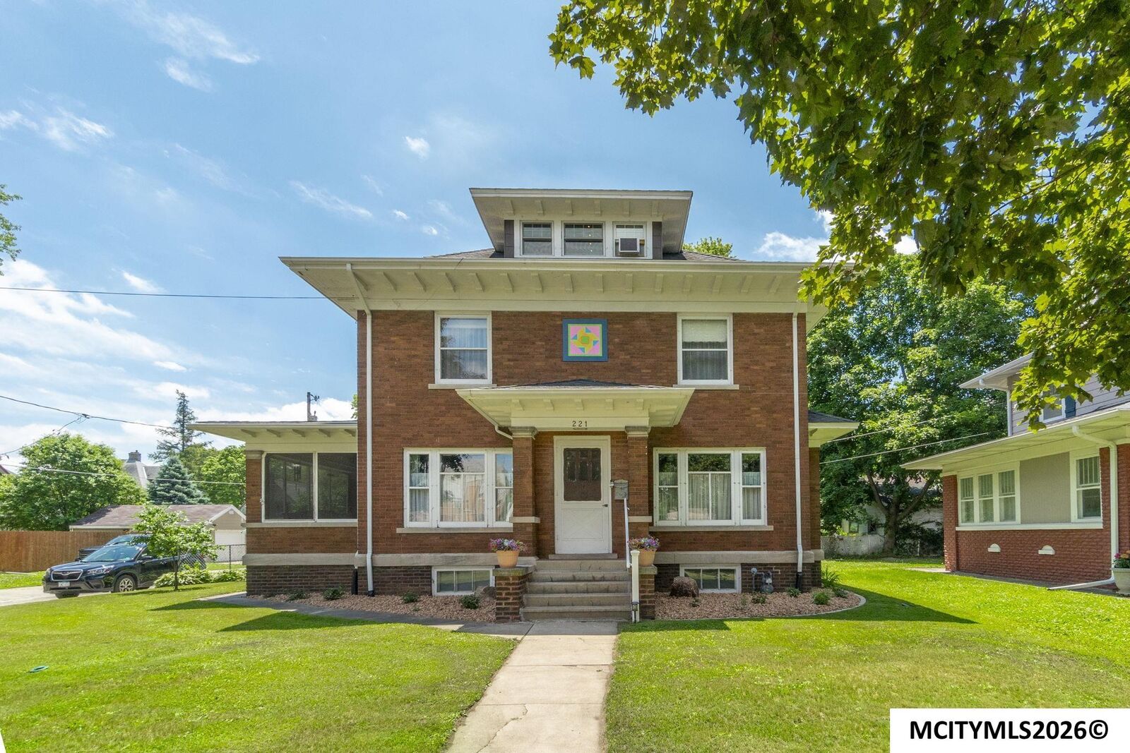 Property Photo:  221 7th NW  IA 50401 