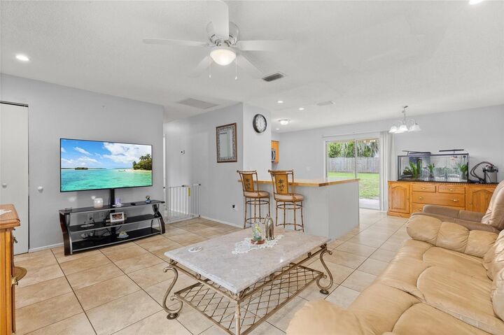 Property Photo:  1595 Margaret Street  FL 32720 