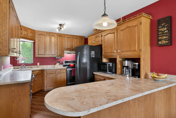 Property Photo: 822 Woodland St WI 53073