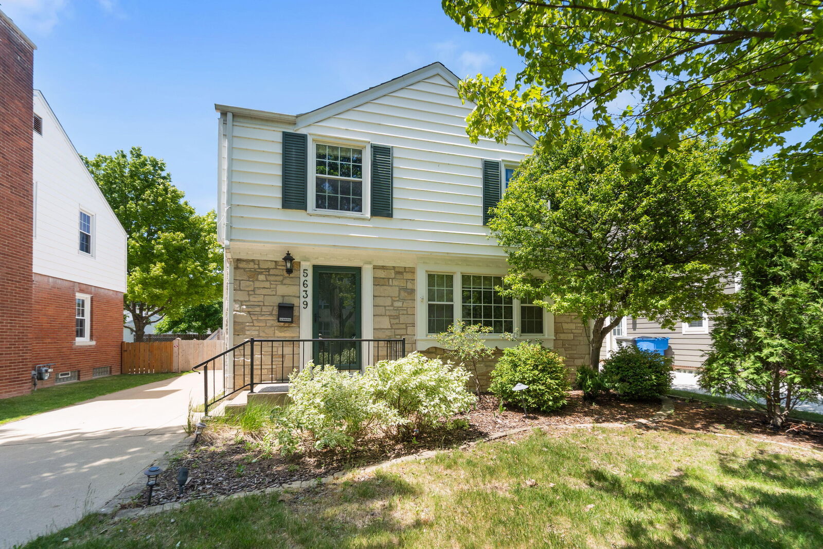 Property Photo: 5639 N Bay Ridge Ave WI 53217