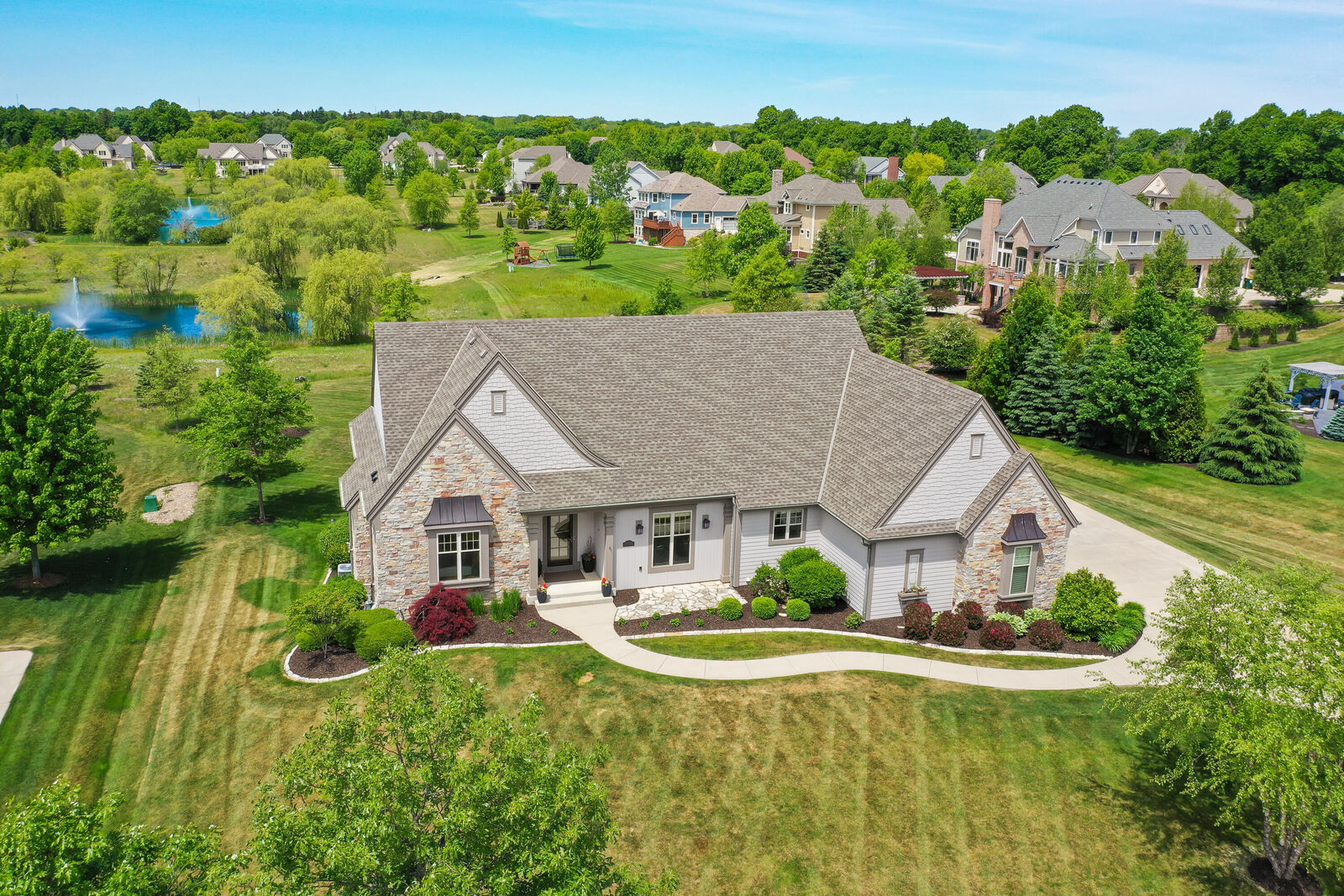 Property Photo:  11511 N Oakview Ct  WI 53092 