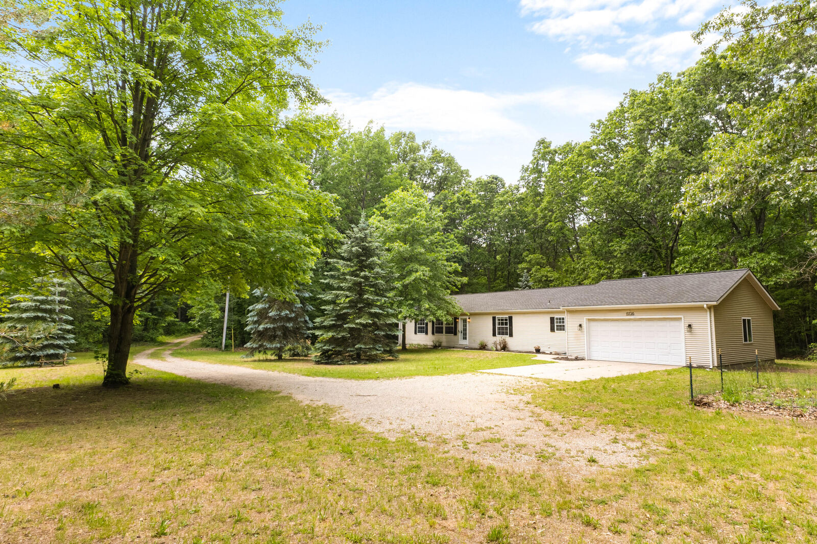 Property Photo:  13726 Jennifer Road  MI 49417 