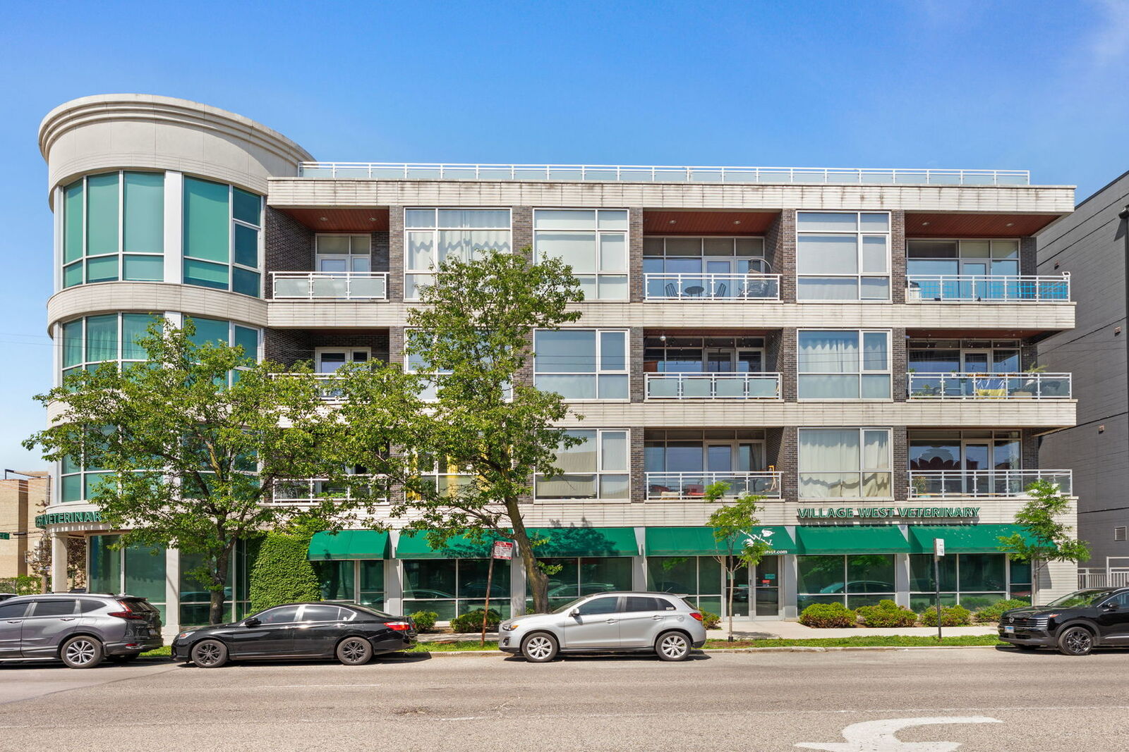 Property Photo: 2408 W Rice Street 403 IL 60622