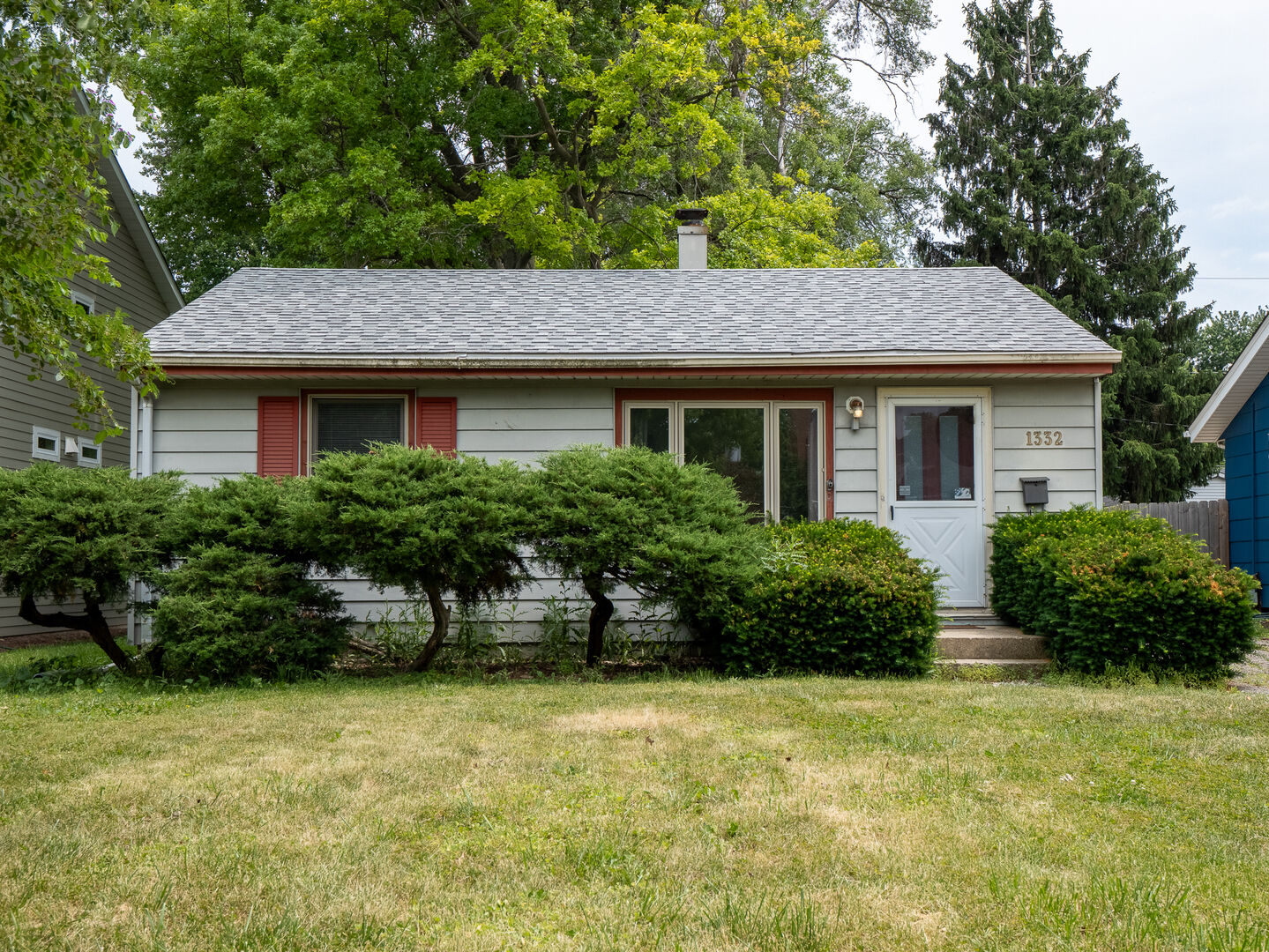 Property Photo:  1332 N Main Street  IL 60563 