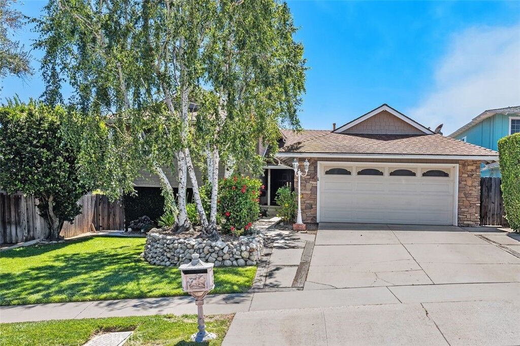 Property Photo: 5551 Rainbow Crest CA 91301