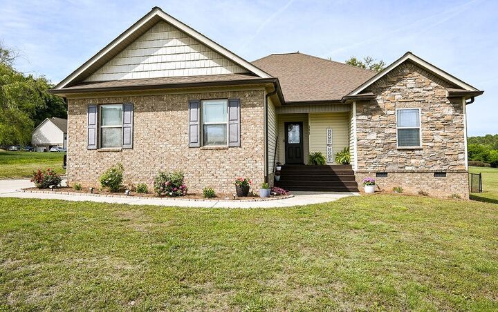 Property Photo:  111 Hall Norwood Road SE  TN 37311 