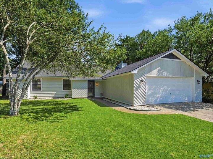 Property Photo: 1019 Shiloh Street SE AL 35803