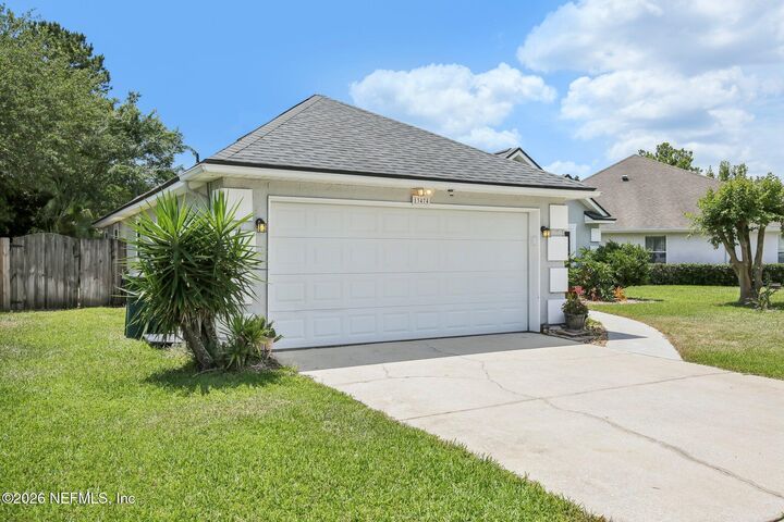 Property Photo: 13474 Las Brisas Way N FL 32224