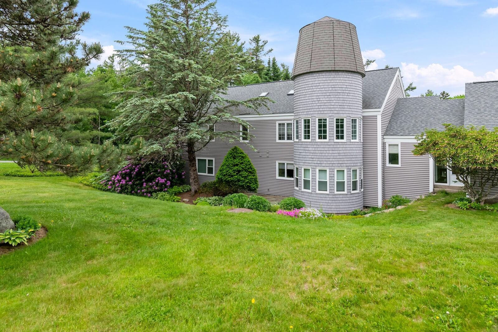 Property Photo: 128 Hilltop Place NH 03257