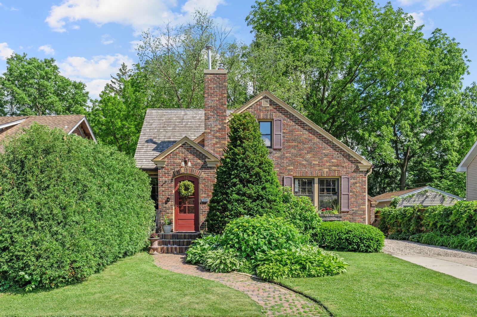 Property Photo:  825 5th Avenue SW  MN 55021 