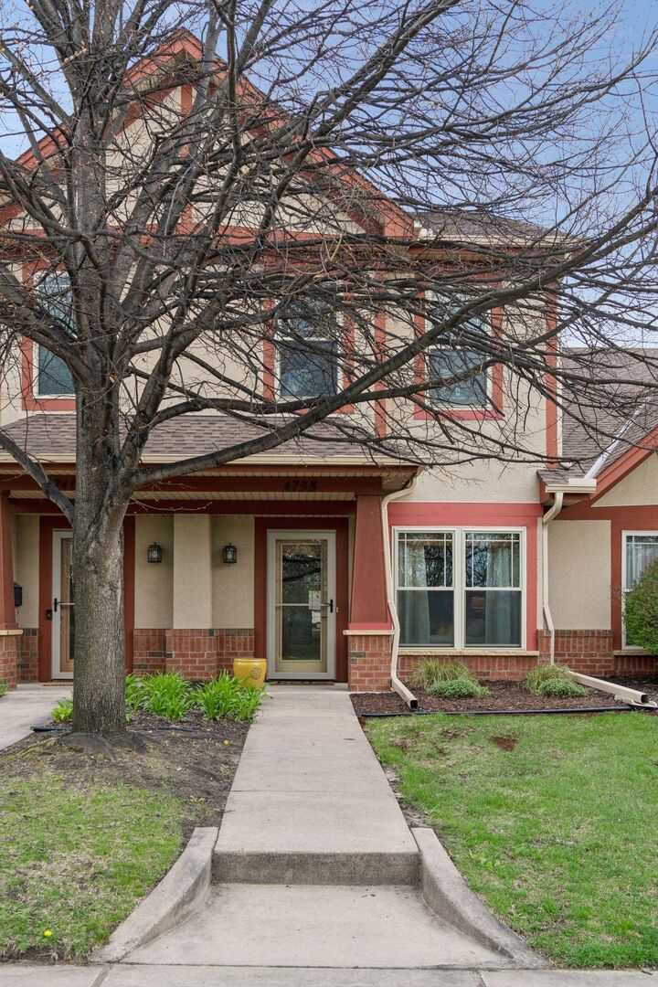 Property Photo: 4738 N Humboldt Avenue N MN 55430