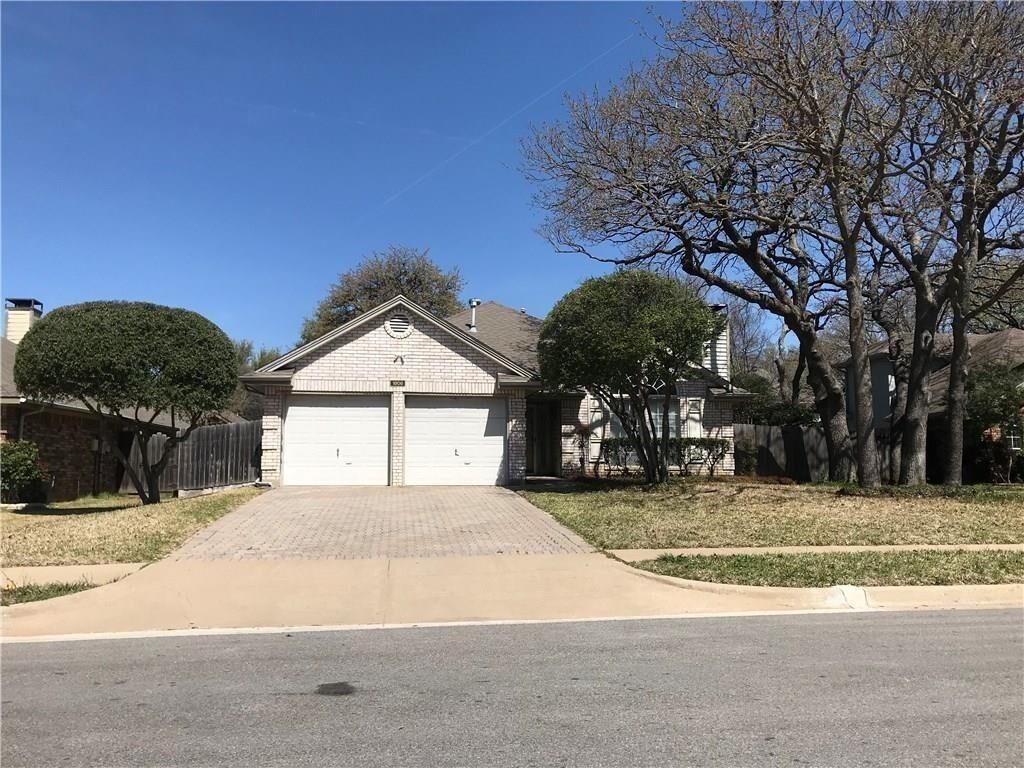 Property Photo: 1906 Mill Pond TX 76051