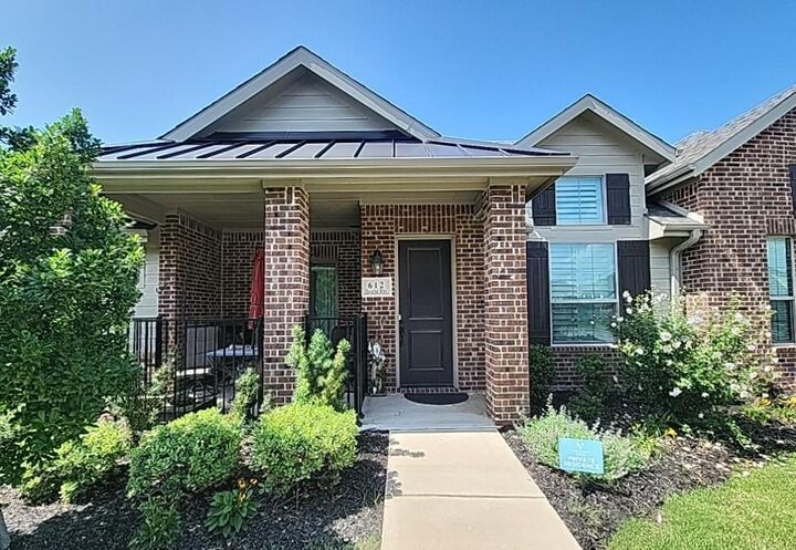 Property Photo: 612 Cloverleaf Drive TX 75098