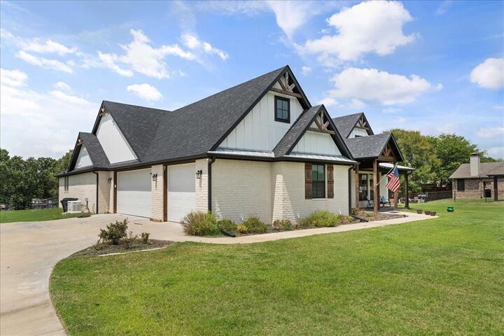 Property Photo:  480 County Road 1927  TX 75497 