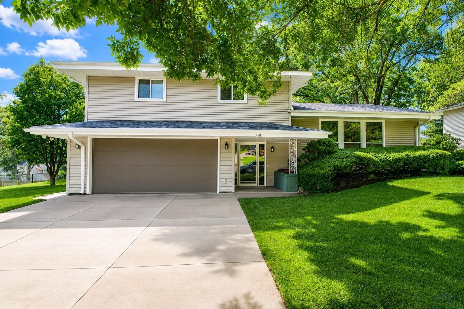 Property Photo: 4641 Perry Way IA 51104