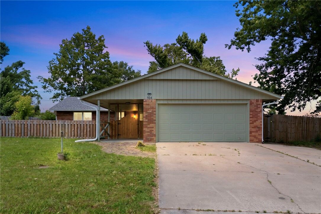 Property Photo:  504 S 11th Place  AR 72756 