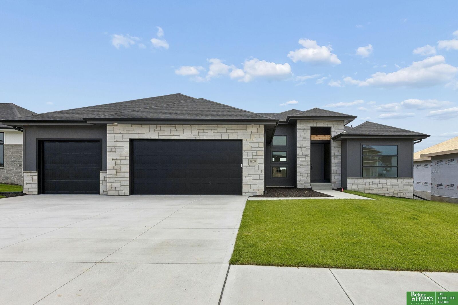 Property Photo:  10709 S 219th Avenue  NE 68028 