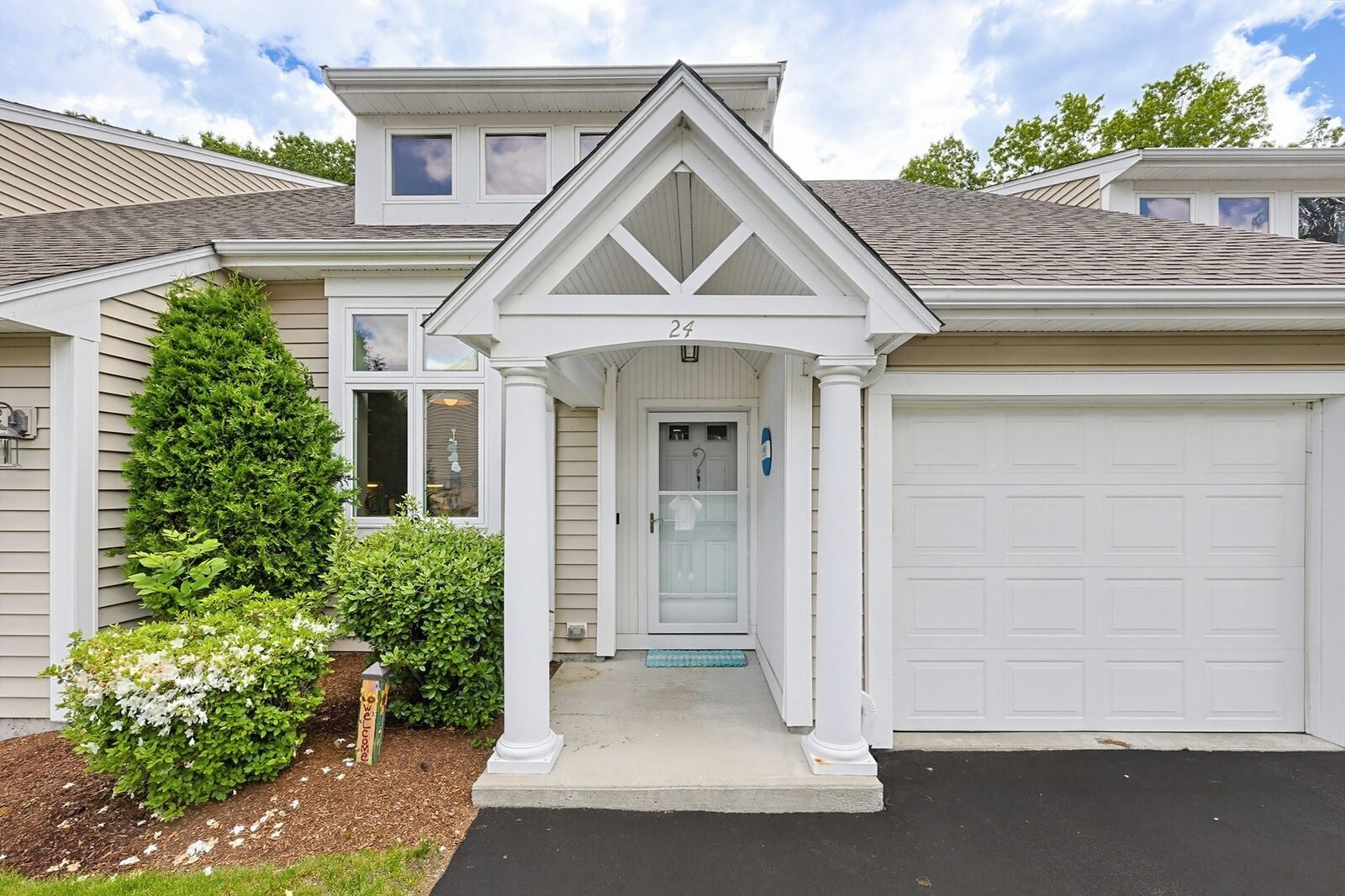 Property Photo:  15 Reservoir St 24  MA 02048 