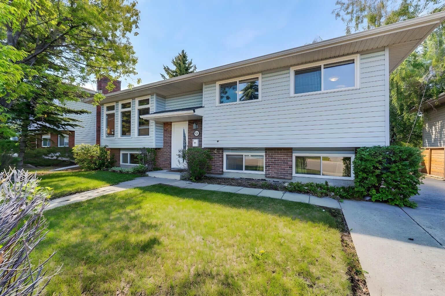 Property Photo: 408 Rundleville Place NE AB T1Y 2T4