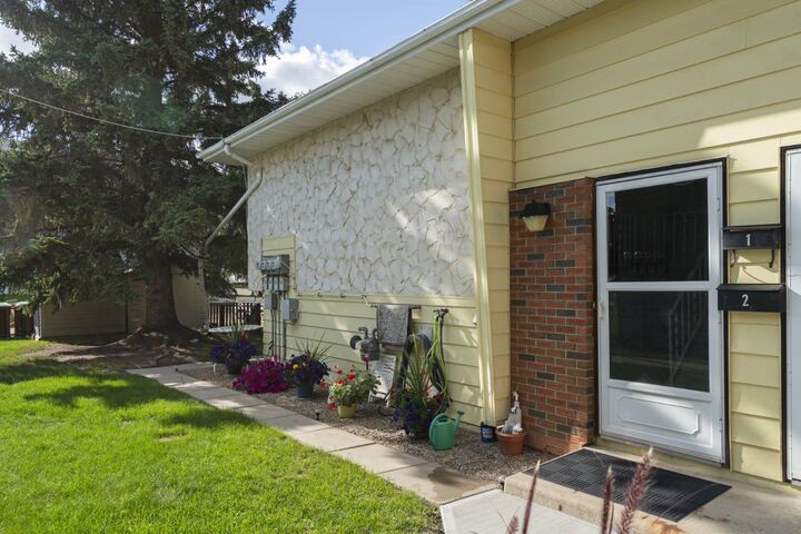 Property Photo: 4118 60 Street 2 AB T4V 3G7