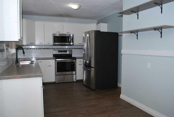 Property Photo: 526 33 Street S AB T1J 4G4