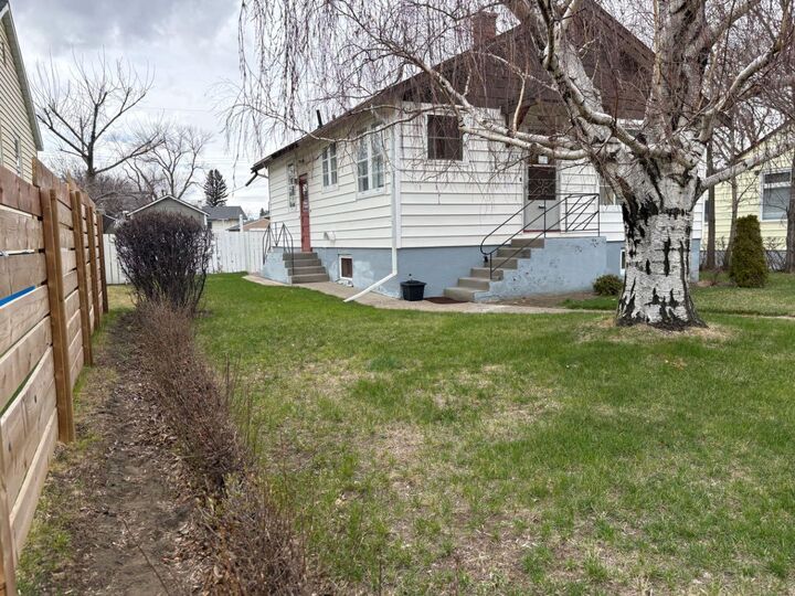 Property Photo: 812 6 Street S AB T1J 2E8