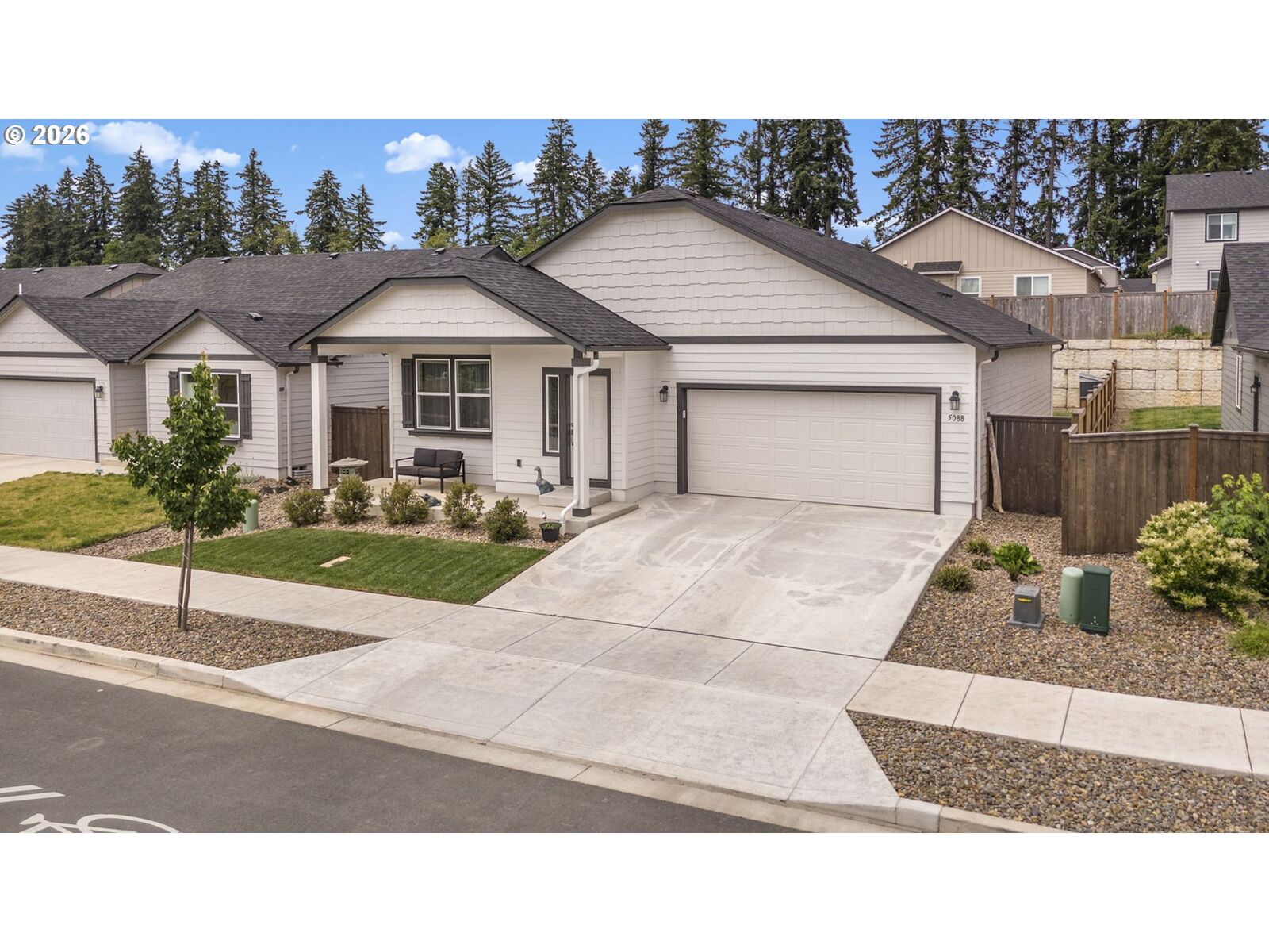 Property Photo:  5088 Holly St  OR 97477 