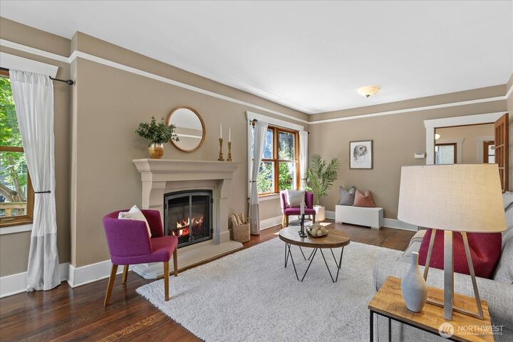Property Photo: 1601 10th Avenue W WA 98119