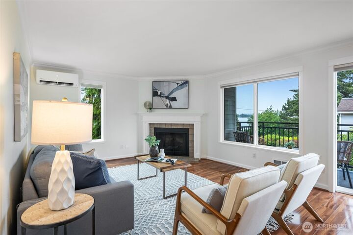 Property Photo: 10110 NE 60th Street 101 WA 98033