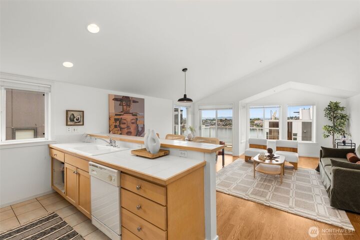Property Photo: 2432 Dexter Avenue N 300 WA 98109