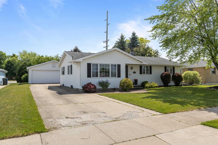 Property Photo:  117 St Marys Place  WI 54130 