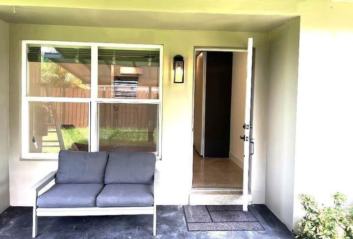 Property Photo:  975 NE 40th Street B  FL 33334 