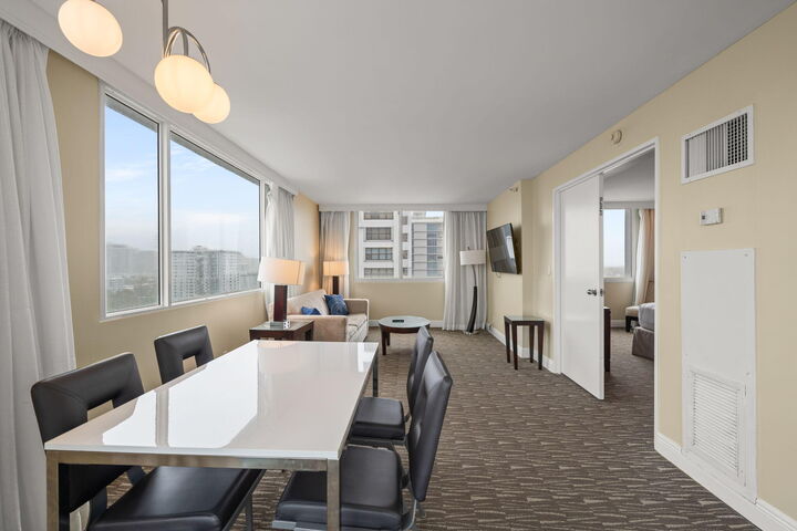 Property Photo: 2670 E Sunrise Boulevard 1201 FL 33304