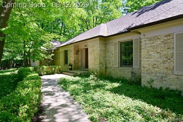 Property Photo: 5684 Sussex Court MI 48098