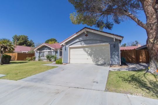 Property Photo: 1025 N Heritage Dr CA 93555
