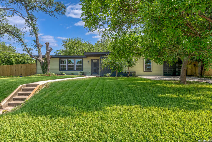 Property Photo: 546 Byrnes Dr TX 78209