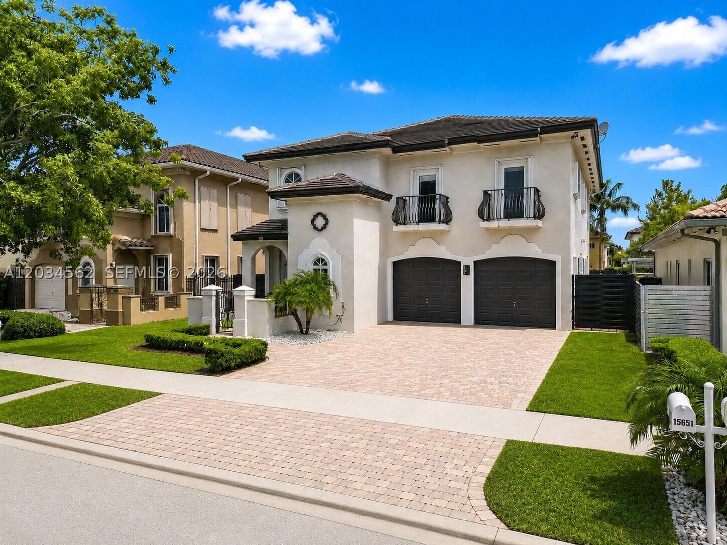 Property Photo: 15651 SW 14th St FL 33194