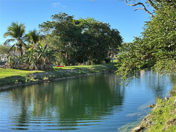 Property Photo: 17010 SW 77th Ave FL 33157