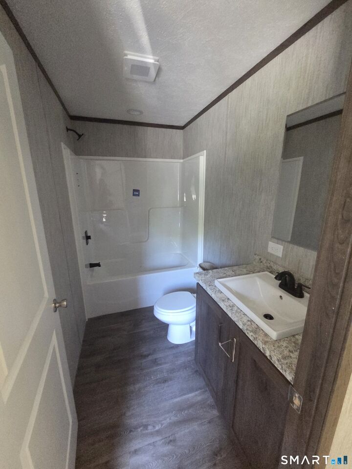 Property Photo:  