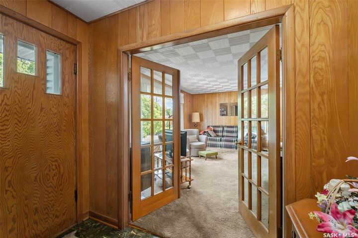 Property Photo: 405 21st Street W SK S6V 4J5